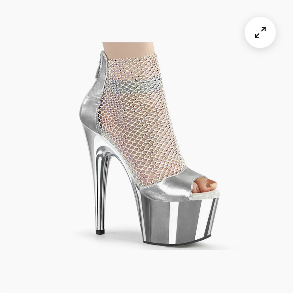 Silver Pleasers size 8 comfortable